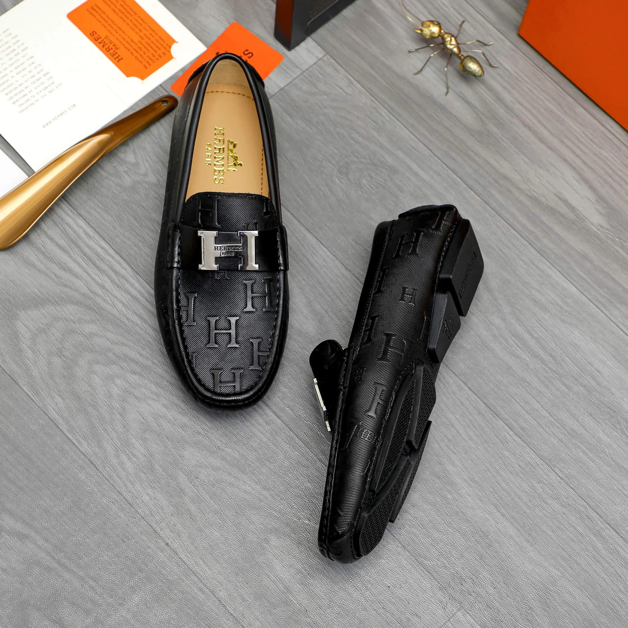 Men's shoes 💰p420 Product trademark: HERMES "Hermes" casual slip-on men's shoes Regular size: 38-44 Product materials: Selected embossed cowhide upper, sheepskin lining, original rubber outsole